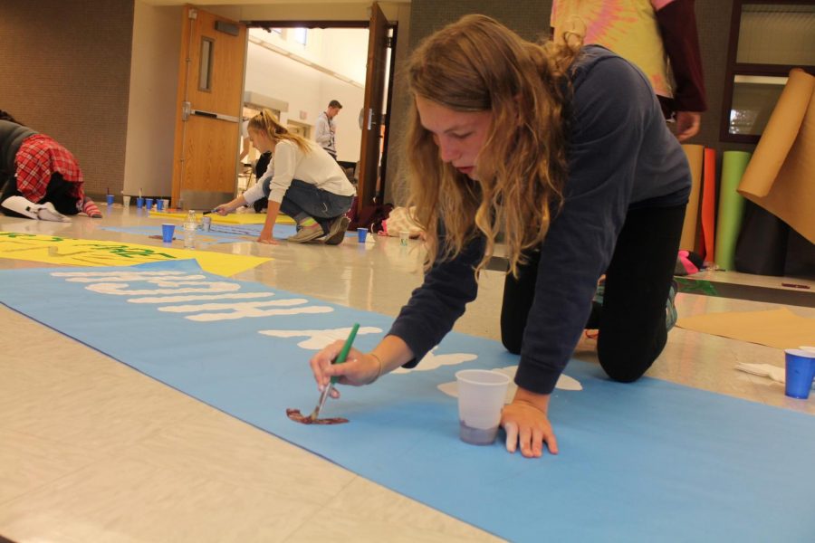FOCUS ON DETAIL!
Senior Amelia O’Brien sets more paint for the detail work on her poster. 
